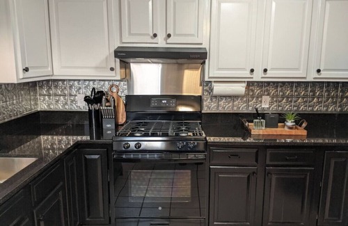 Middletown House | #TheFlightdeck | Stylish Home Near Newport & Navy