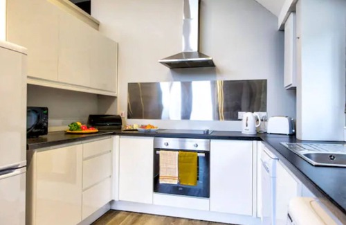 Troon Cabin | TheLodge - sleeps 4 guests in 2 bedrooms