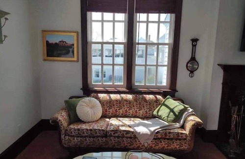 Manteo House | TheManteoHouse-Downtown Social District&Waterfront