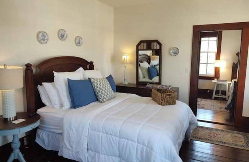 Manteo House | TheManteoHouse-Downtown Social District&Waterfront