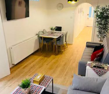 Tollington Apartment | Thematic London Apartment in Holloway