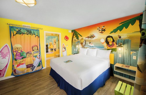 Cypress Gardens Hotel | Theme Park at your Door Steps | Near Lake Dexter | Waterpark and Pool Access