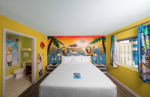 Cypress Gardens Hotel | Theme Park at your Door Steps | Near Lake Dexter | Waterpark and Pool Access
