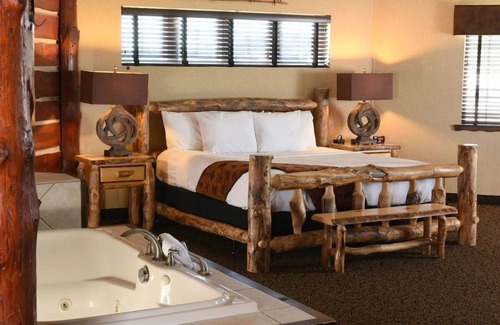Onalaska House | Theme Suite Mini Premier, Fireplace, Stoney Creek Onalaska | 2 Units