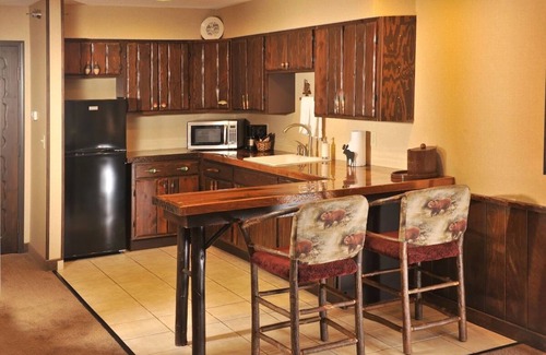 Onalaska House | Theme Suite Mini Premier, Fireplace, Stoney Creek Onalaska | 2 Units