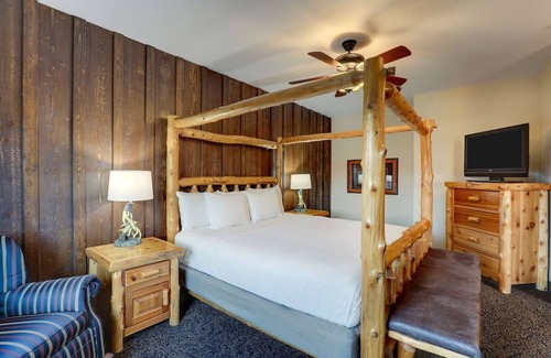 Sioux City Hotel | Theme Suite, Whirlpool, Stoney Creek, Dry Bar, Fireplace | 2 Units
