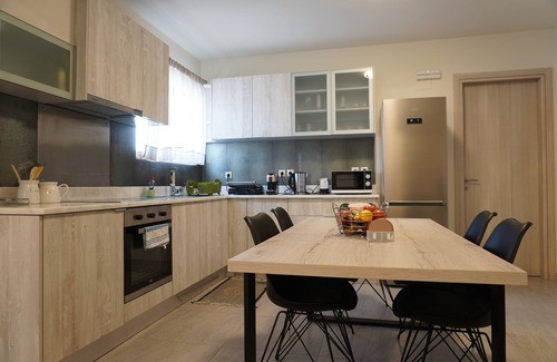 Kos Town Apartment | Theo & Ms Apt - 2 Beds - Garden - Parking - WiFi