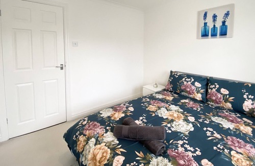 Walkden House | ThePropertyFocus - Modern Stylish Stay