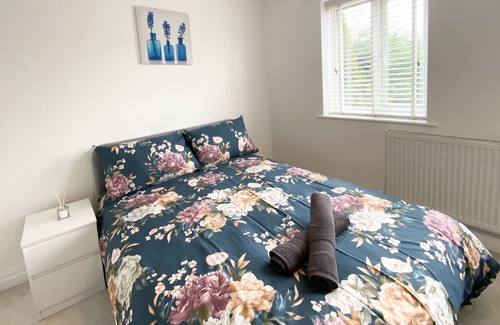 Walkden House | ThePropertyFocus - Modern Stylish Stay