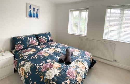 Walkden House | ThePropertyFocus - Modern Stylish Stay