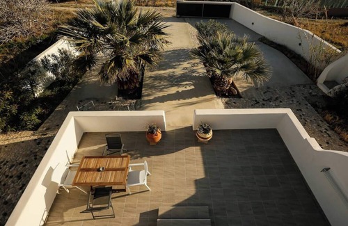 Perissa Condo | Thera cycladic house at Perissa , Santorini by MPS