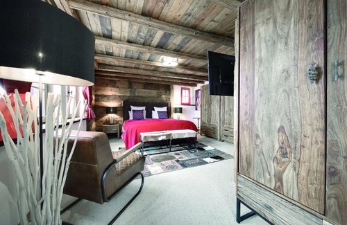 Mittelberg Ski Chalet | There are several terraces and a large garden
