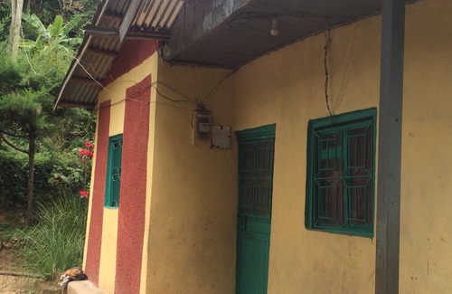 Jinka House | There are shops, cafes, Museum,Ari village and banks 5-10 minutes walk away.