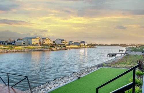 Seymour House | TheRiverbend43 Wellington Marina