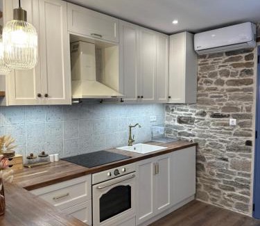Myrina House | Theros Retreat
