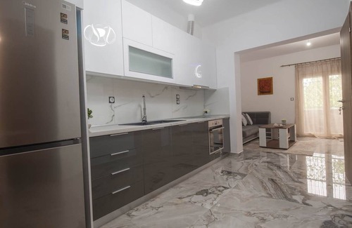 Ampelokipoi-Menemeni Apartment | Thessaloniki Luxe Suite, Chrysa's Private Getaway
