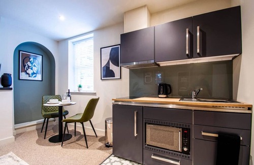 Thetford House | Thetford Hive Aparthotel Deluxe Suite 5