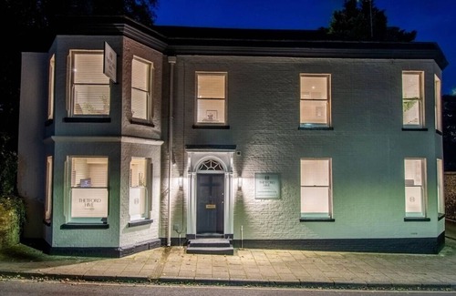 Thetford House | Thetford Hive Aparthotel Deluxe Suite 5