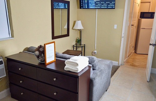 Lauderdale Lakes House | TheVacaVacationHomes