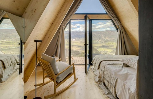 Belmonte Ski Chalet | TheVagar - Glamping Mountain Shelters