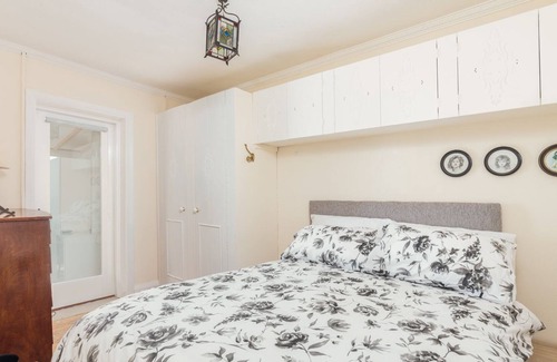 Laxey Cottage | Thie-Ma-Chree - a holiday cottage that sleeps 2 guests in 1 bedroom