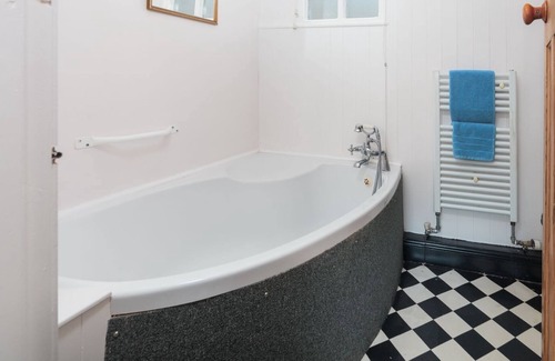 Laxey Cottage | Thie-Ma-Chree - a holiday cottage that sleeps 2 guests in 1 bedroom