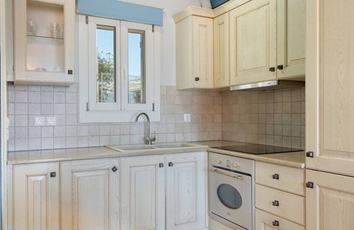 Frourion House | THIMARI. Unique location, one min from the beach!