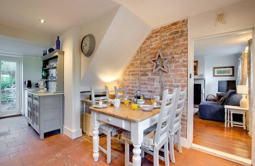 Ringstead House | Thimble Cottage - Three Bedroom House, Sleeps 5