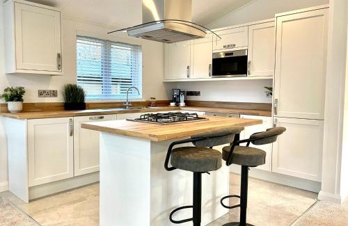 Troutbeck Bridge House | Thirlmere 4 Luxury Lodge at White Cross Bay Windermere