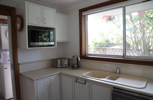 Thirroul House | Thirroul Beach NSW South Coast - 2 minutes to beach!