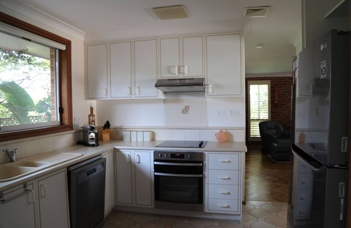 Thirroul House | Thirroul Beach NSW South Coast - 2 minutes to beach!
