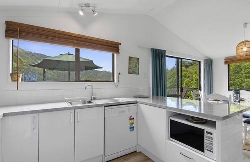 Havelock House | Thirsty Weta Belvue - Havelock Holiday Home