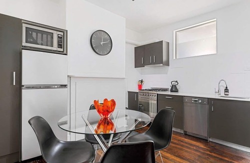 Battery Point House | 'Thirteen' - Heritage Terrace in Battery Point