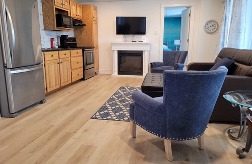 Woodstock Apartment | This 2 bedroom, 2 bathroom waterfront property offers fantastic river views!