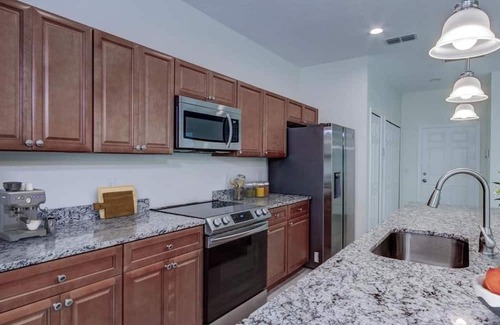 Orange City House | This 3 bedroom, 2 bath home in Orange City offers both comfort and convenience.