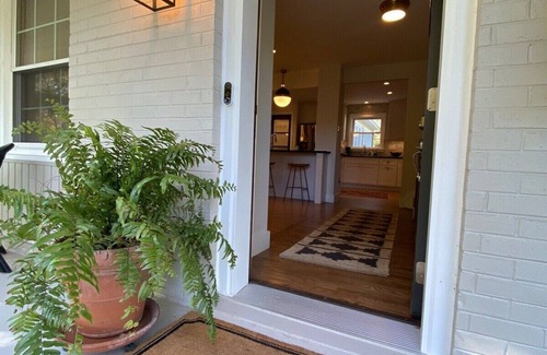 North Chesterfield House | THIS 4 Bed 4 Bath HIDEAWAY IS TUCKED AWAY IN QUIET STRATFORD HILLS