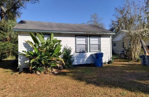 DeLand House | This a very nice area and its 30 from Daytona Beach, Orlando. Close to downtown