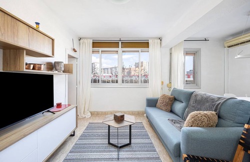 Cornella de Llobregat Apartment | This apartment is a 2 bedroom(s), 1 bathrooms, located in Cornellà de Llobregat, Catalunya.