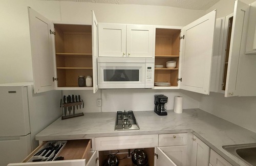 East Avenue Apartment | This apartment is a 0 bedroom(s), 1 bathrooms, located in Rochester, NY.