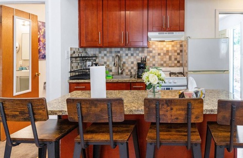 Oakland Apartment | This apartment is a 1 bedroom(s), 1 bathrooms, located in Oakland, CA.
