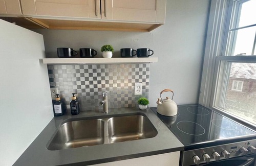Kamm's Corners Apartment | This apartment is a 1 bedroom(s), 1 bathrooms, located in Cleveland, OH.