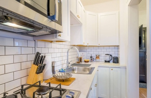 East Avenue Apartment | This apartment is a 1 bedroom(s), 1 bathrooms, located in Rochester, NY.