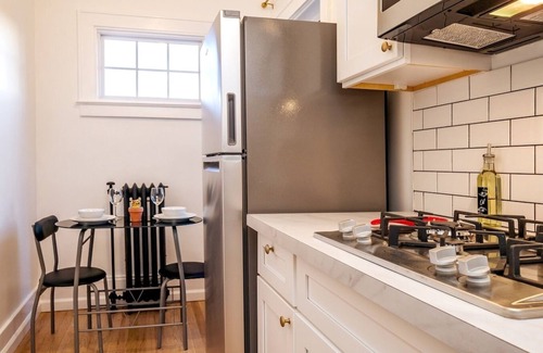 East Avenue Apartment | This apartment is a 1 bedroom(s), 1 bathrooms, located in Rochester, NY.