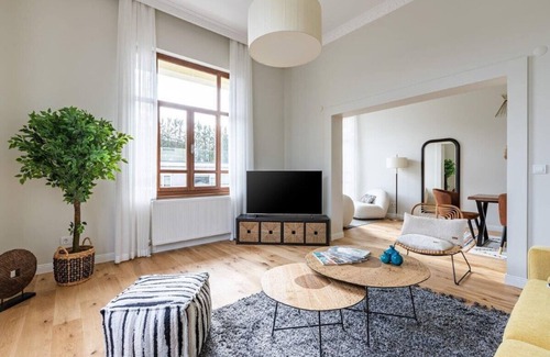 Tophane Apartment | This apartment is a 2 bedroom(s), 2 bathrooms, located in Beyoğlu, İstanbul.
