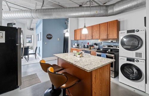 Downtown West Apartment | This apartment is a 2 bedroom(s), 1 bathrooms, located in St. Louis, MO.