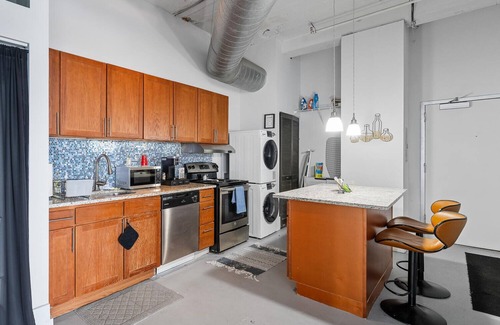 Downtown West Apartment | This apartment is a 2 bedroom(s), 1 bathrooms, located in St. Louis, MO.