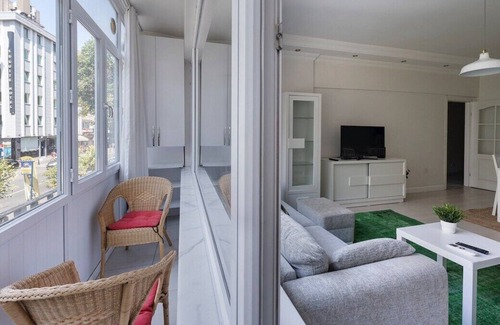 Ortakoy Apartment | This apartment is a 3 bedroom(s), 1.5 bathrooms, located in Beşiktaş, İstanbul.