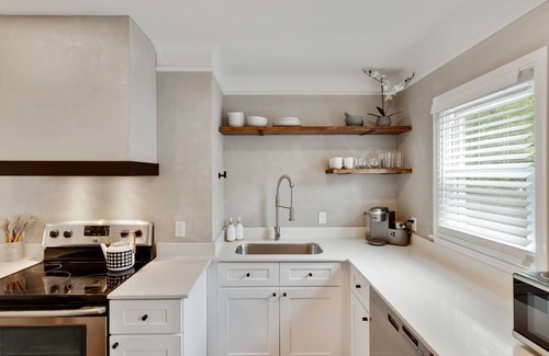 Oak Park Apartment | This apartment is a 4 bedroom(s), 2 bathrooms, located in Oak Park, MI.