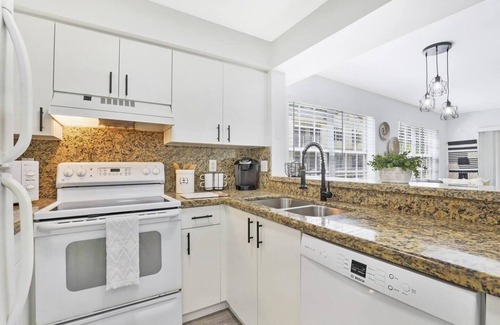 Boca Raton Apartment | This apartment is a 2 bedroom(s), 2 bathrooms, located in Boca Raton, FL.