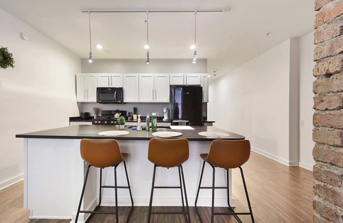 Cultural District Apartment | This apartment is a 1 bedroom(s), 1 bathrooms, located in Pittsburgh, PA.